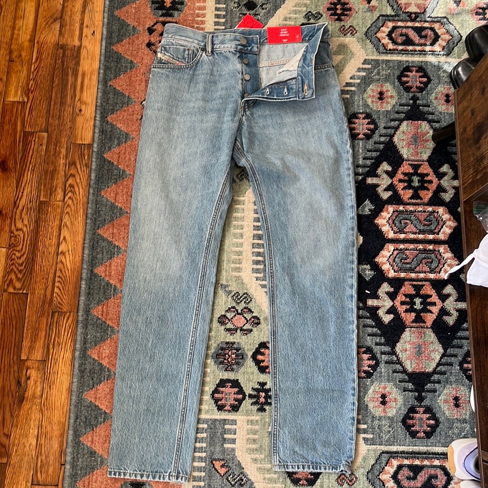 Diesel women’s slim fit mid waist straight leg jeans- NWT